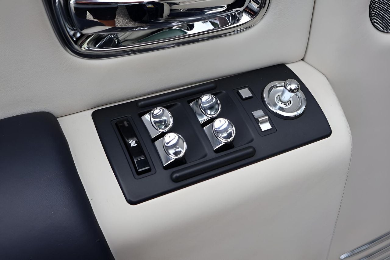 2016 Rolls-Royce Phantom Base