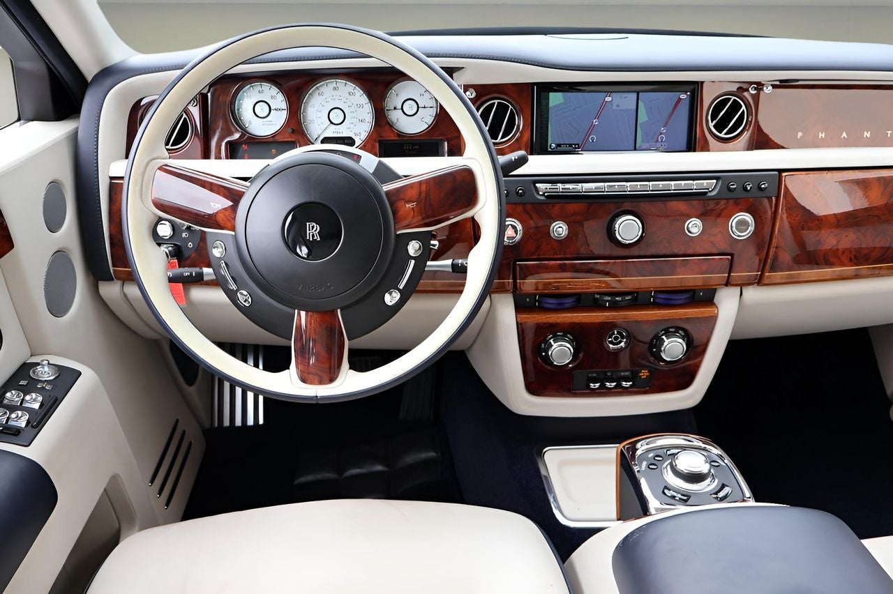 2016 Rolls-Royce Phantom Base