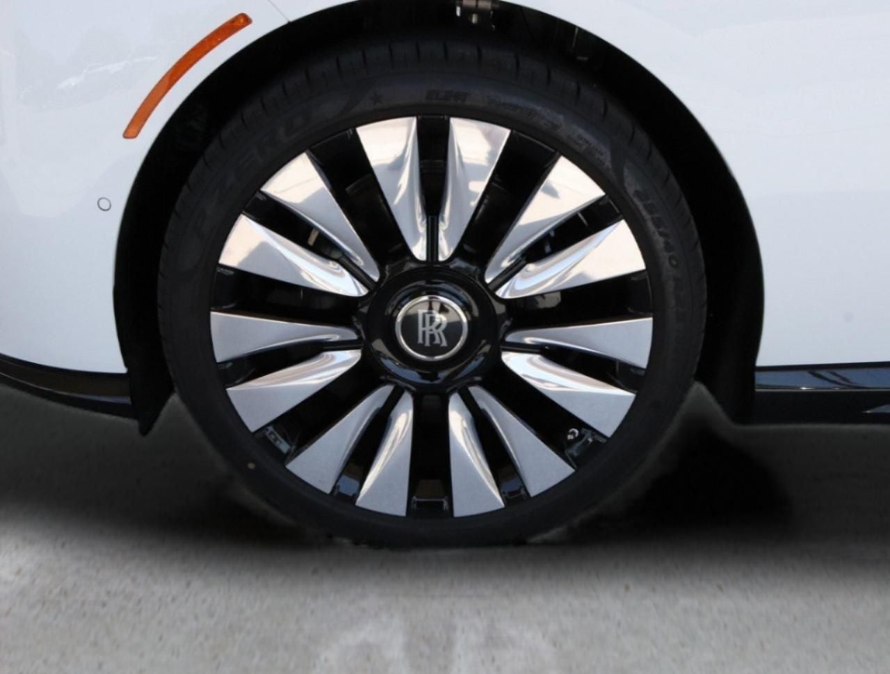 2024 Rolls-Royce Spectre Base