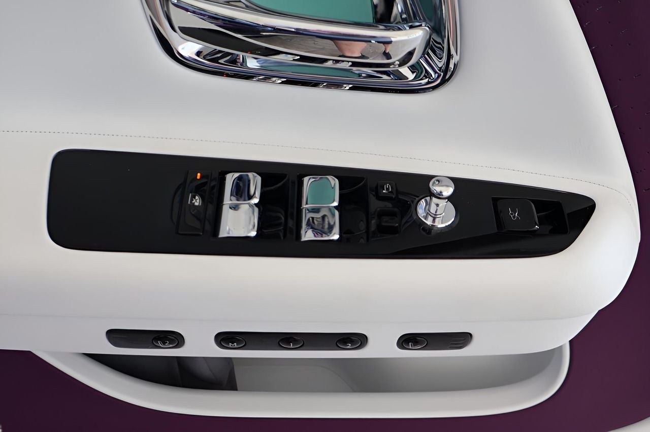 2025 Rolls-Royce Spectre Base