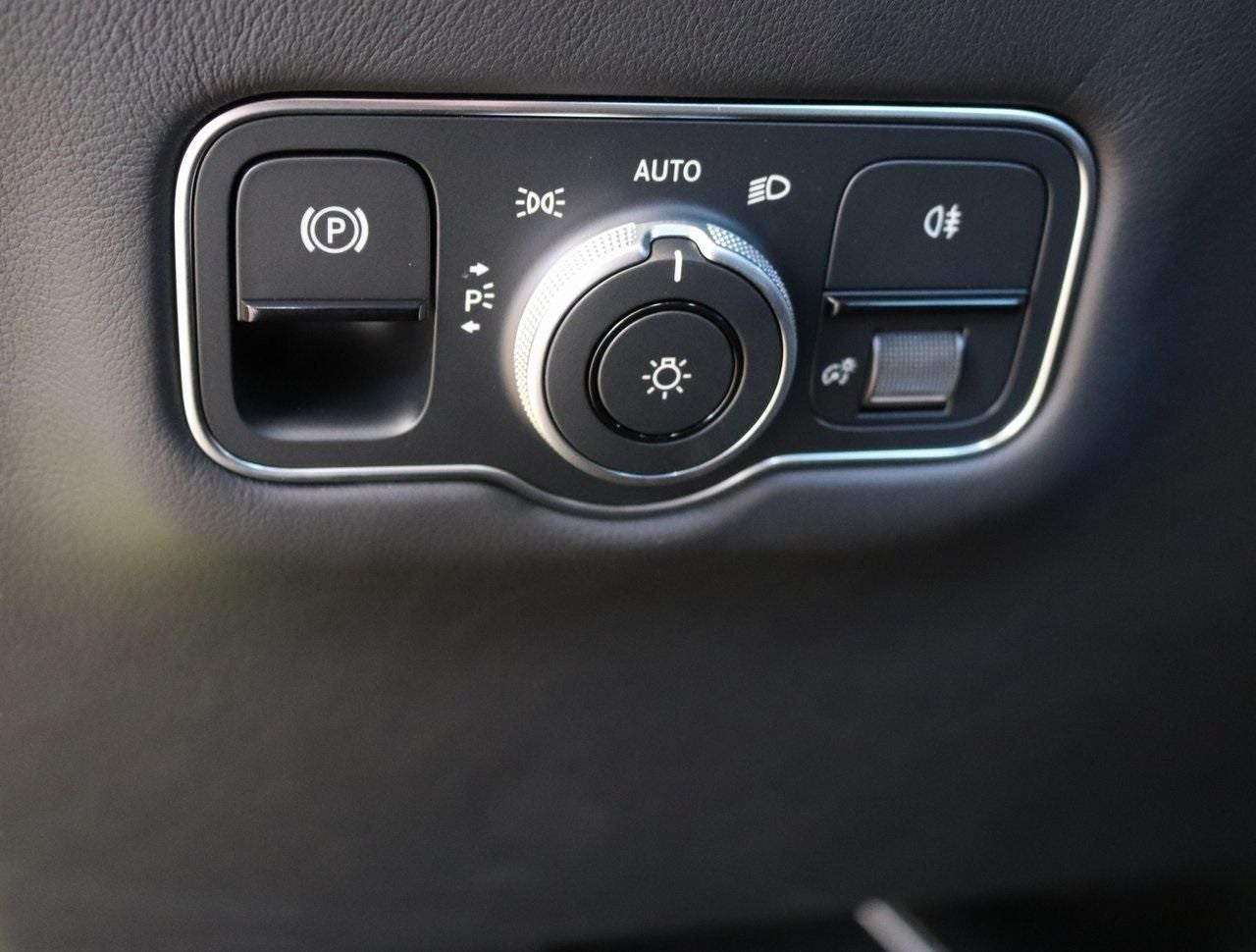 2025 Aston Martin Vantage Base