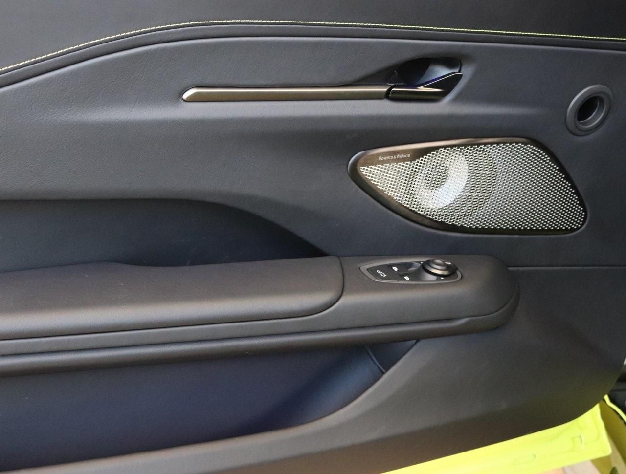 2025 Aston Martin Vantage Base