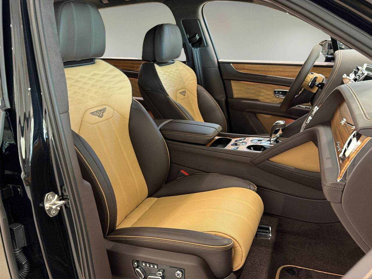 2027 Bentley Bentayga Base