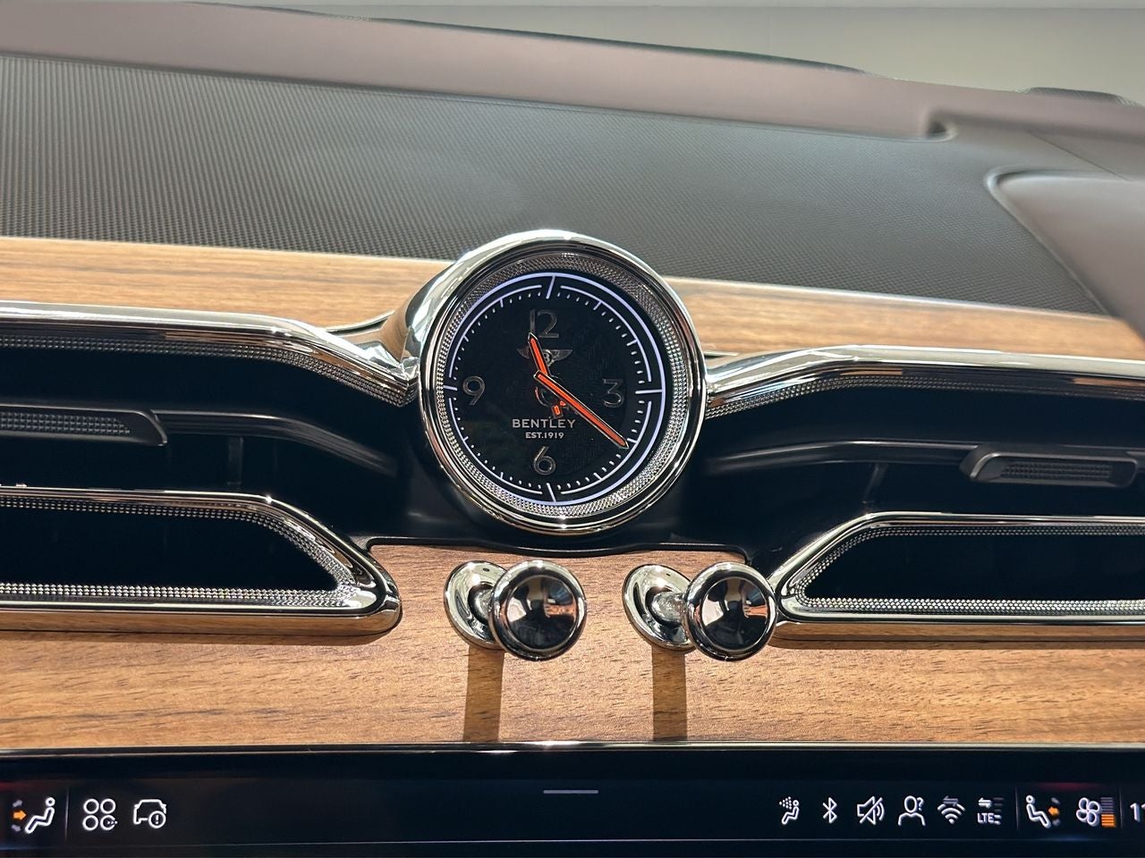 2027 Bentley Bentayga Base