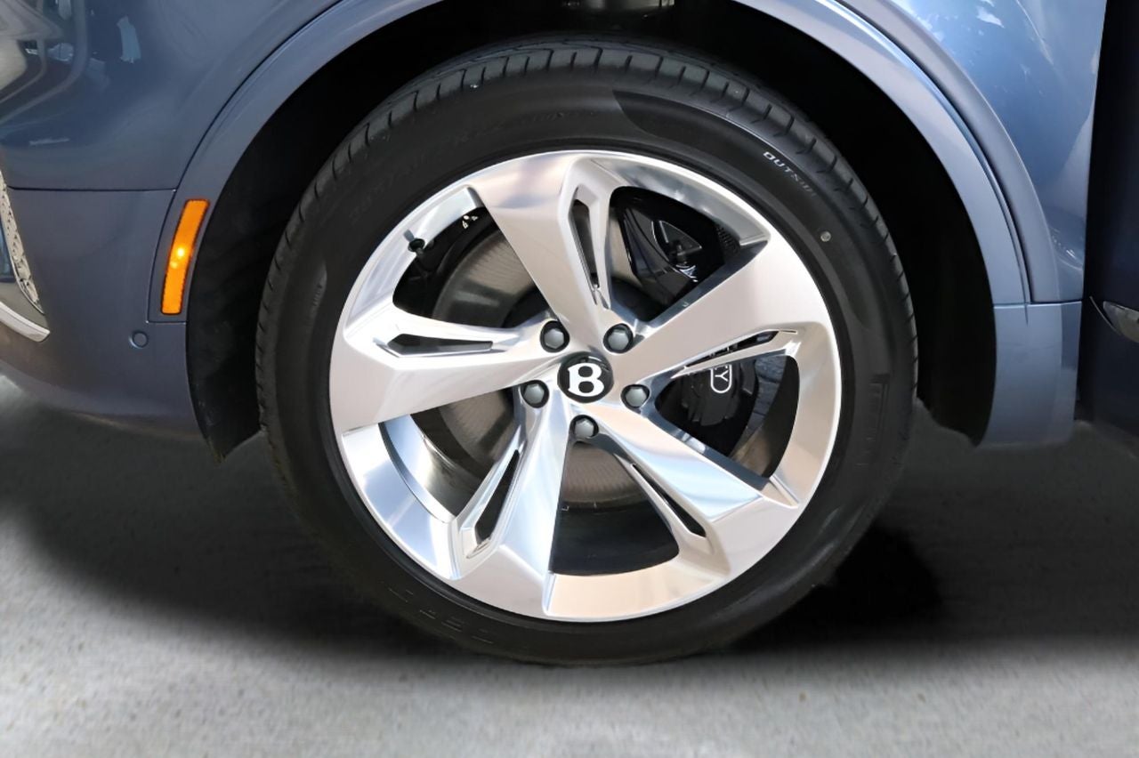 2025 Bentley Bentayga EWB Azure V8