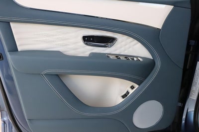 2025 Bentley Bentayga EWB Azure V8