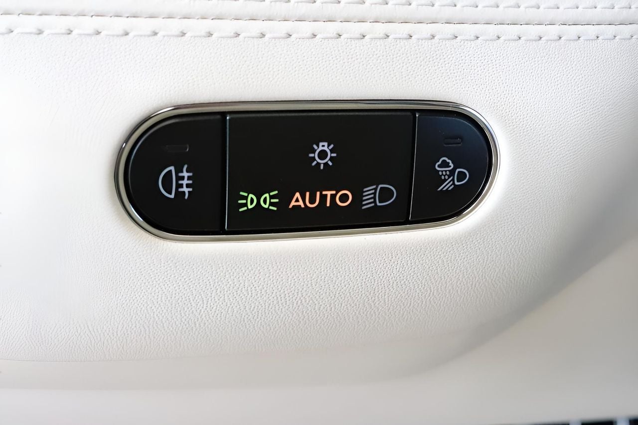 2025 Bentley Bentayga EWB Azure V8