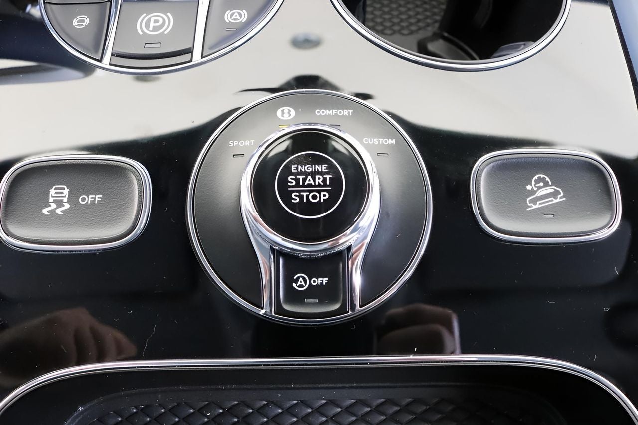 2025 Bentley Bentayga EWB Azure V8