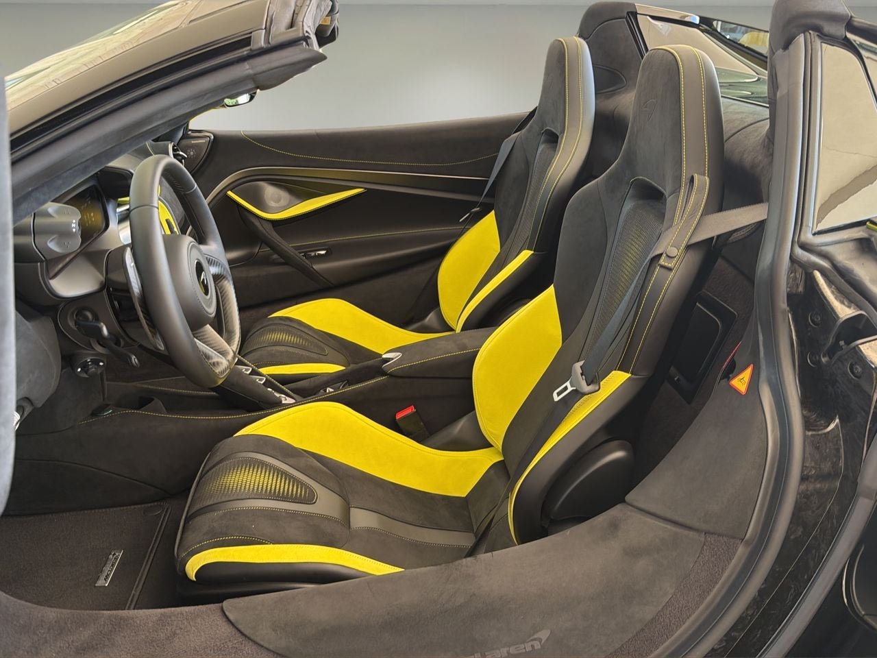 2025 McLaren 750S Base