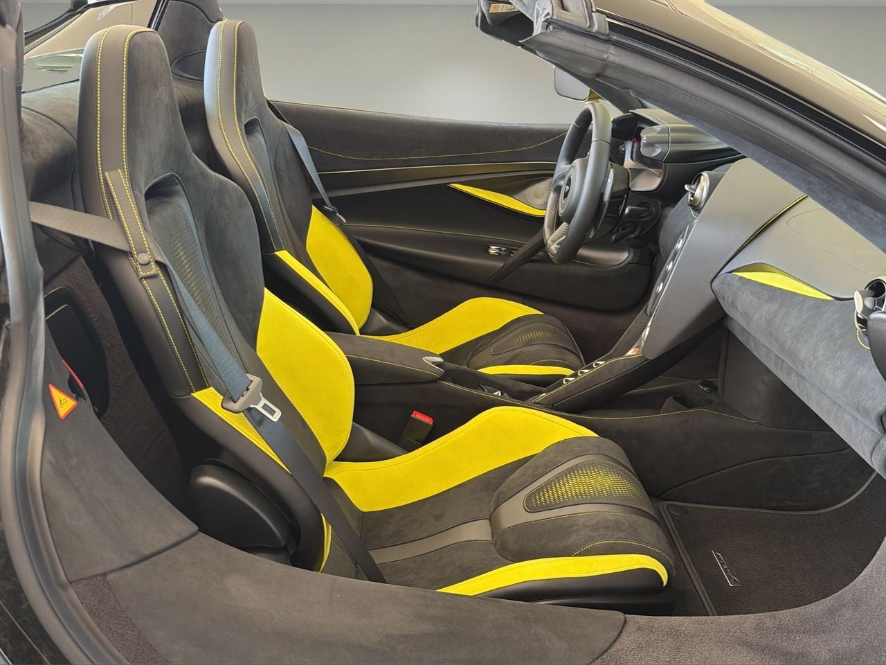 2025 McLaren 750S Base