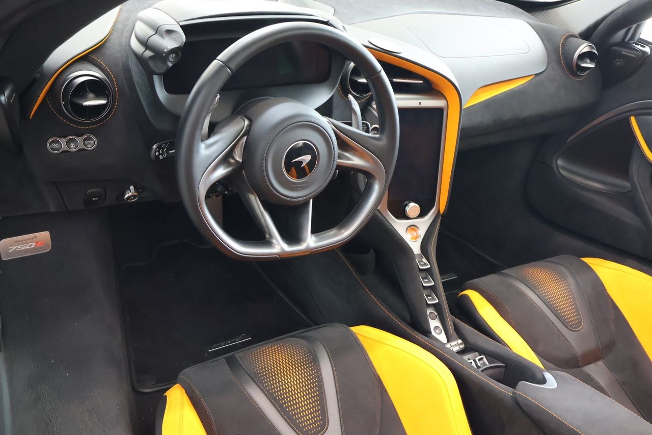 2025 McLaren 750S Base