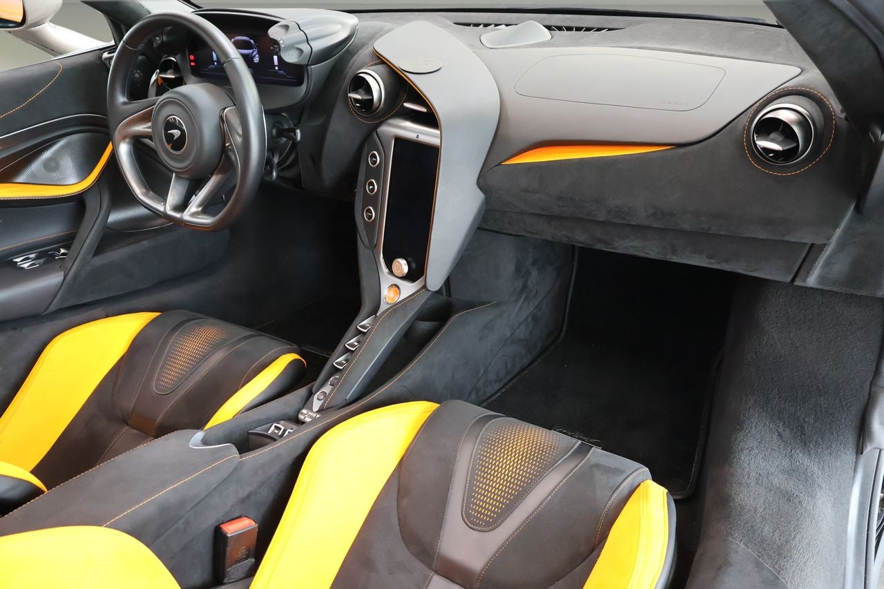 2025 McLaren 750S Base