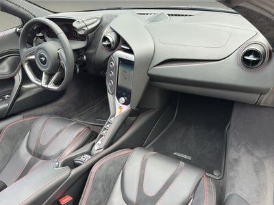 2025 McLaren 750S Base