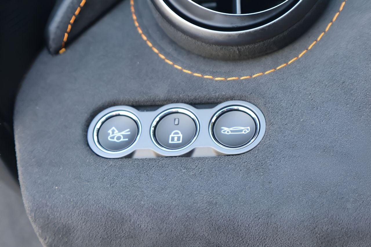 2026 McLaren 750S Base