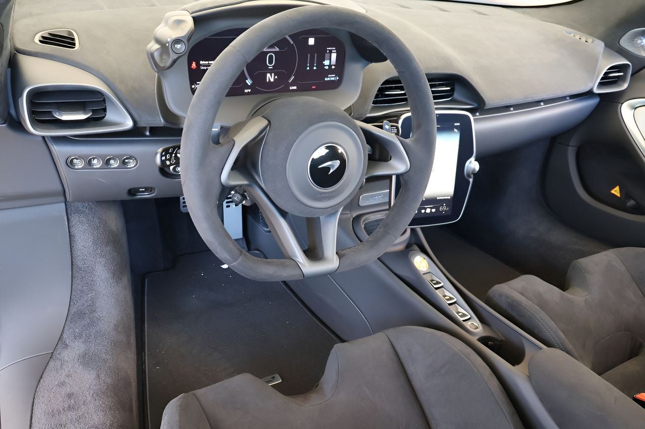 2026 McLaren Artura Base