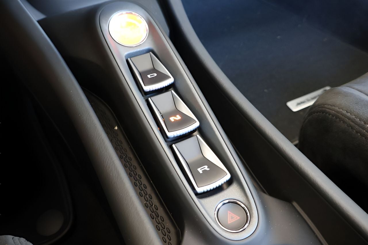 2026 McLaren Artura Base