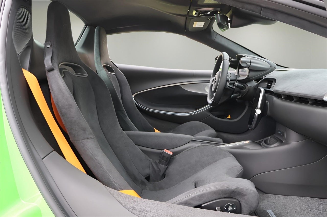 2025 McLaren Artura Base