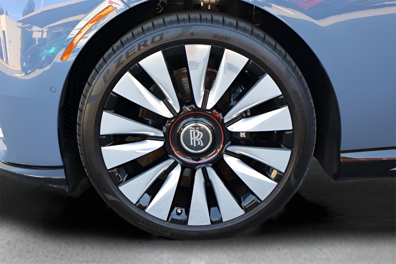 2025 Rolls-Royce Spectre 