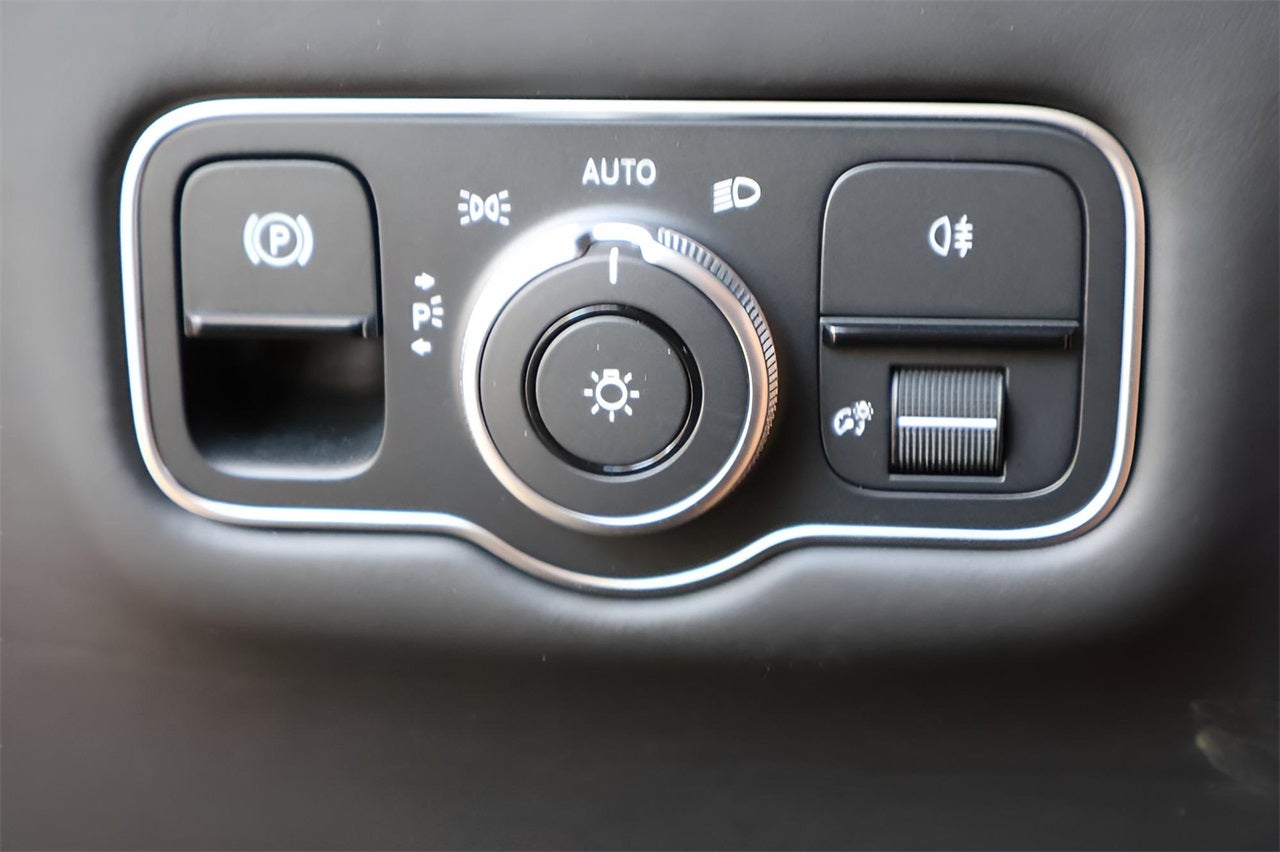 2026 Aston Martin DB12 Base