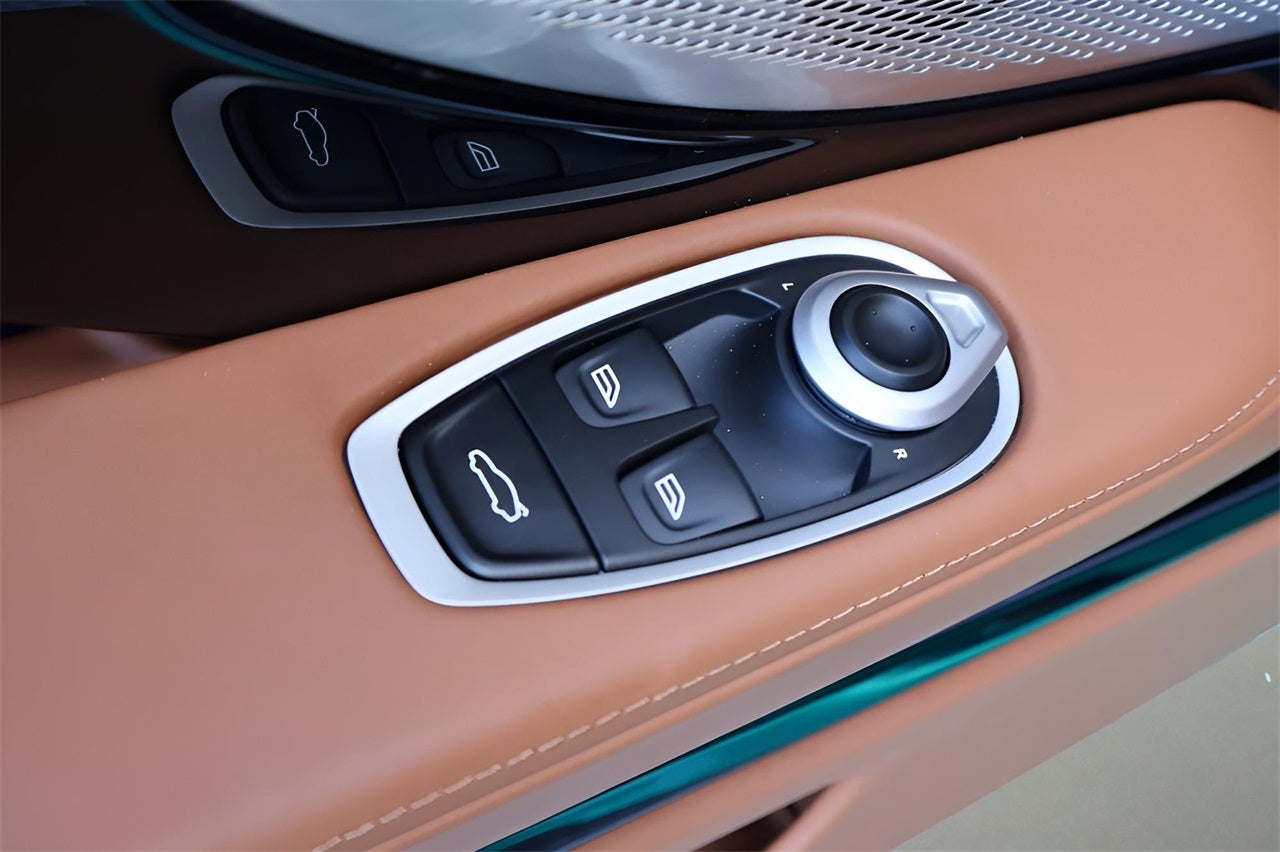 2025 Aston Martin DB12 Base