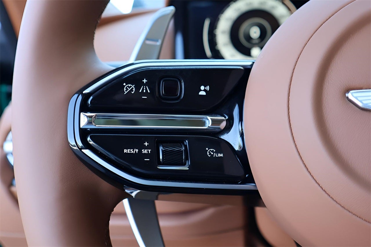 2025 Aston Martin DB12 Base