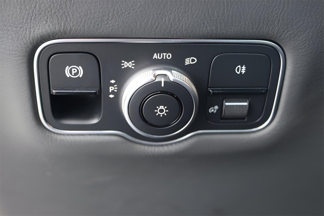 2024 Aston Martin DB12 Base