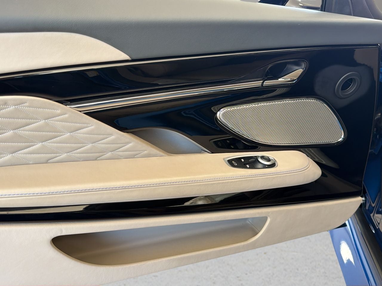 2024 Aston Martin DB12 Base