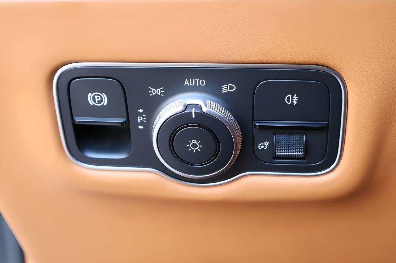 2024 Aston Martin DB12 Volante