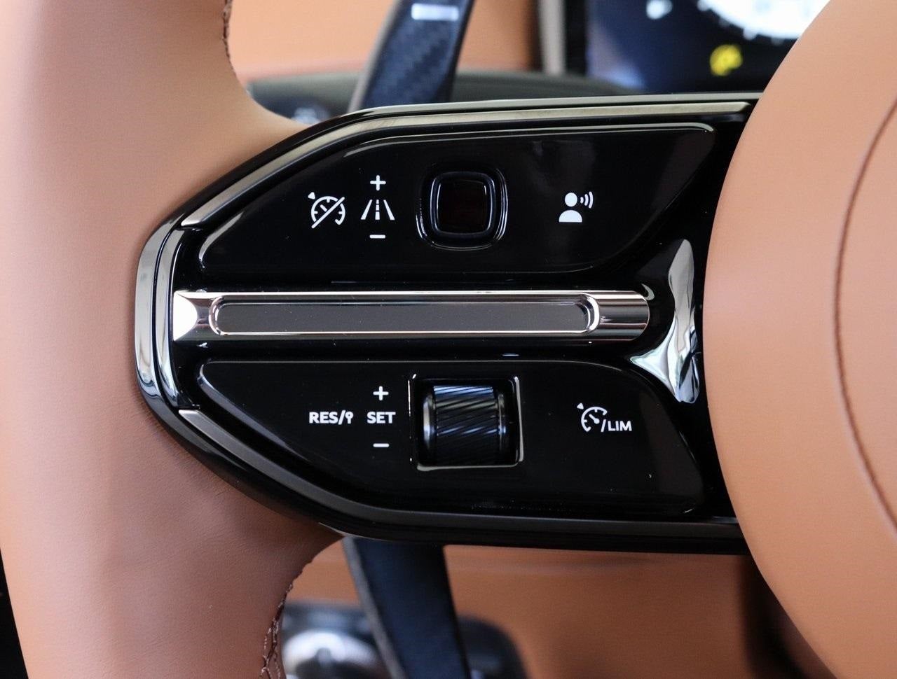 2025 Aston Martin DB12 Volante