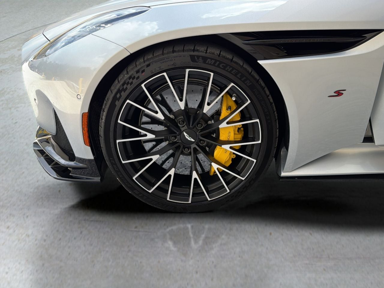 2026 Aston Martin DB12 Volante