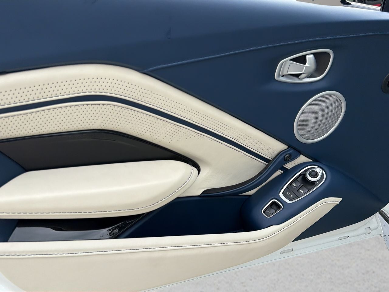 2023 Aston Martin Vantage Base