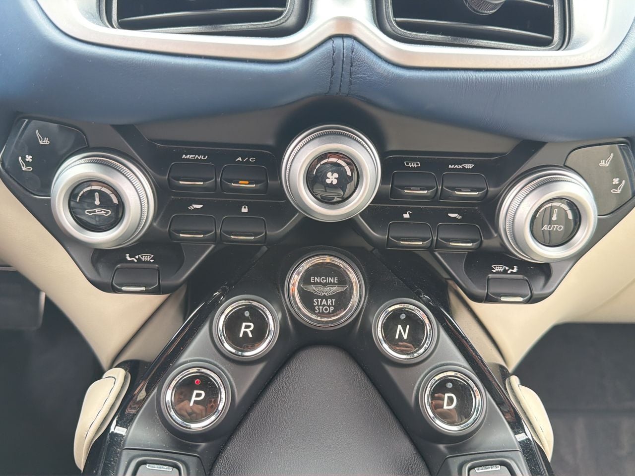 2023 Aston Martin Vantage Base