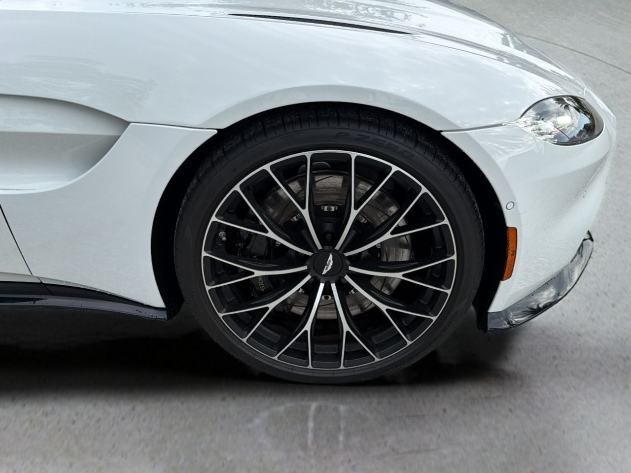2023 Aston Martin Vantage Base