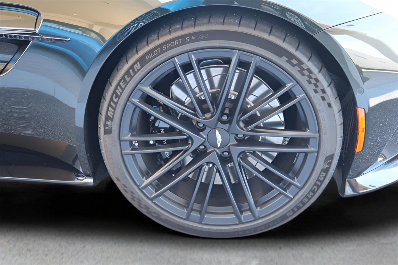 2025 Aston Martin Vantage Base