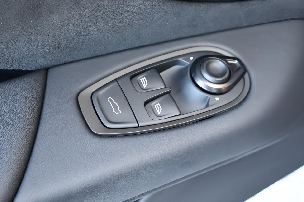 2025 Aston Martin Vantage Base