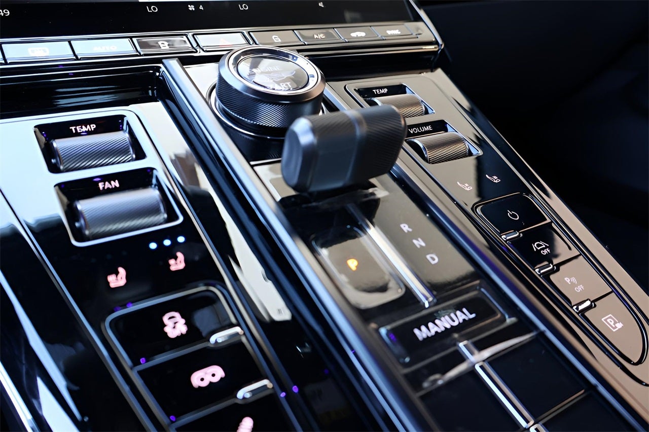 2025 Aston Martin Vantage Base