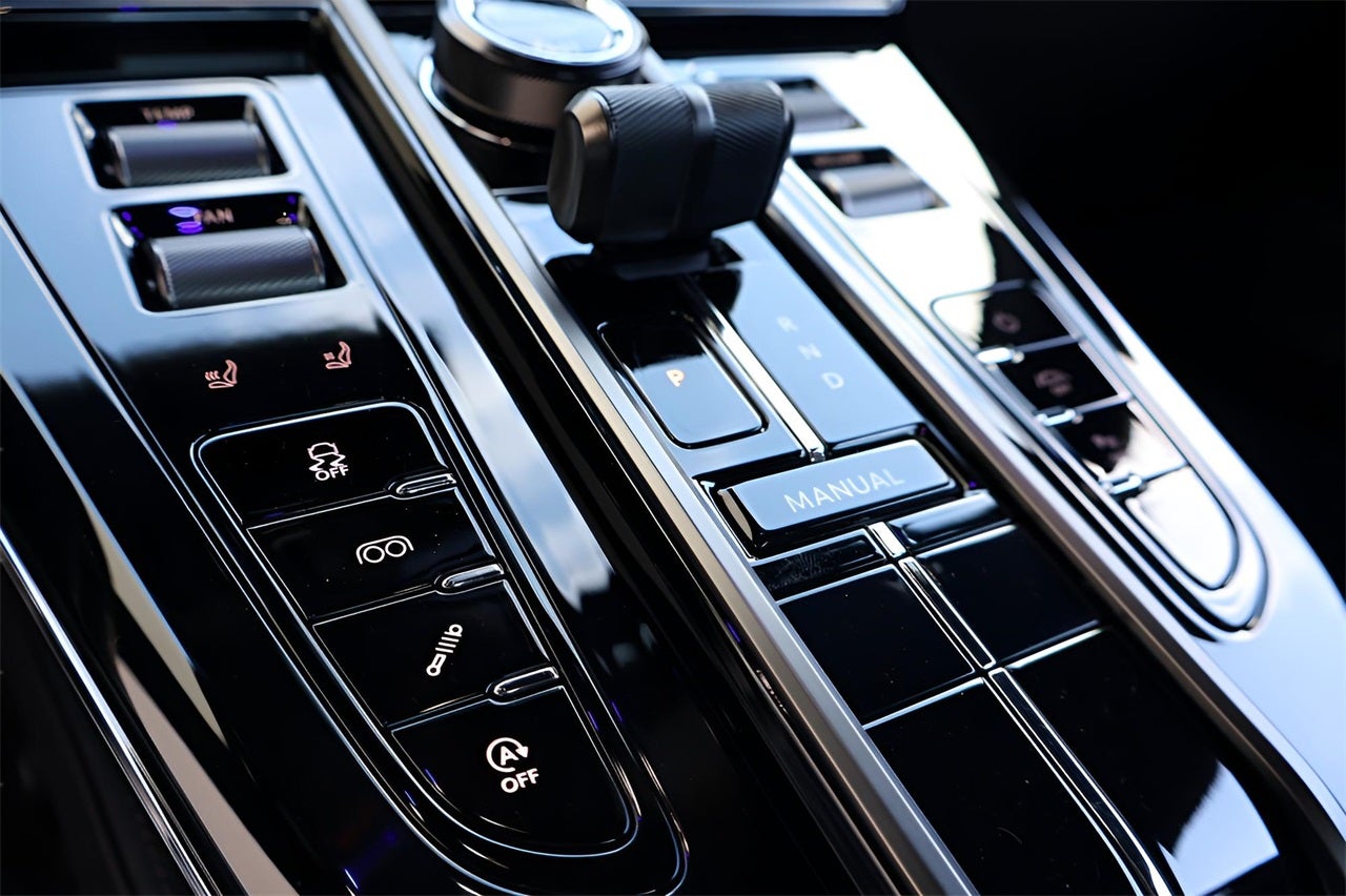 2026 Aston Martin Vantage Base