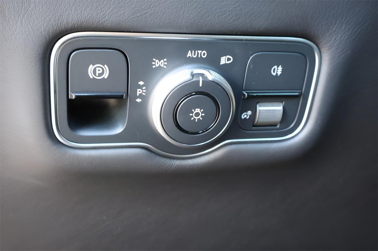 2026 Aston Martin Vantage Base