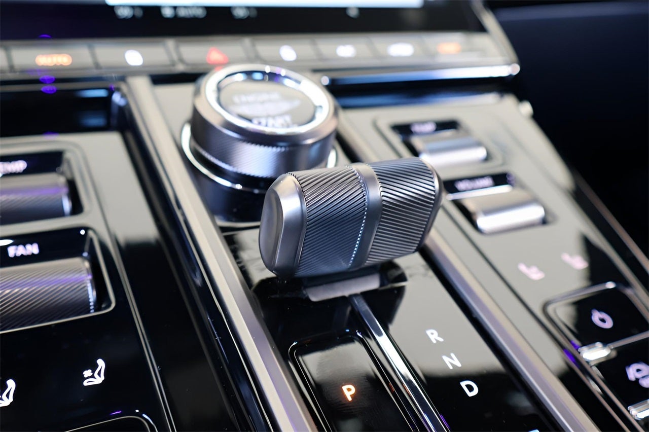 2026 Aston Martin Vantage Base