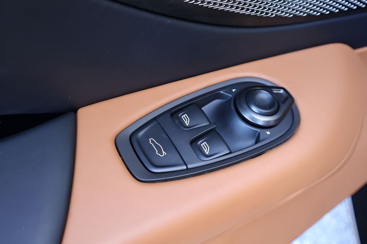 2025 Aston Martin Vantage Base