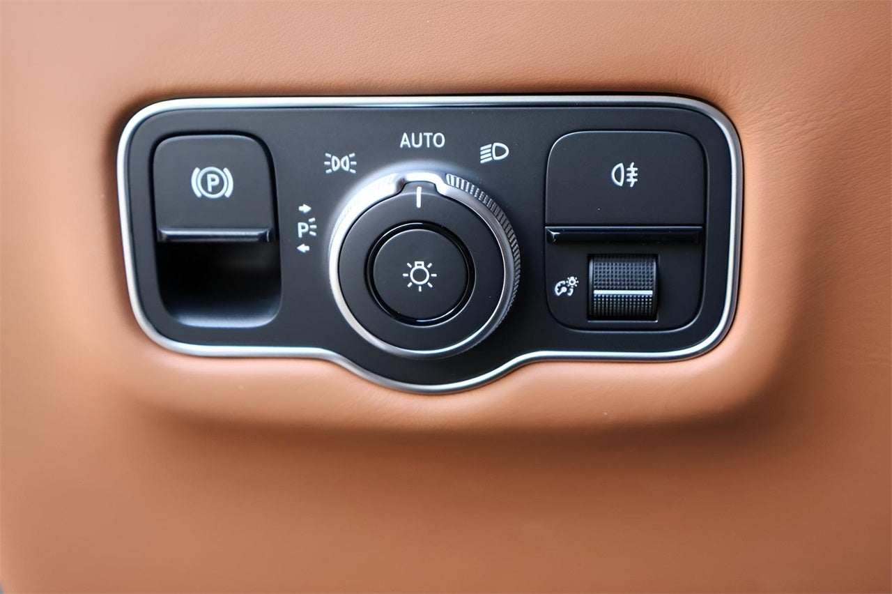 2026 Aston Martin Vantage Base