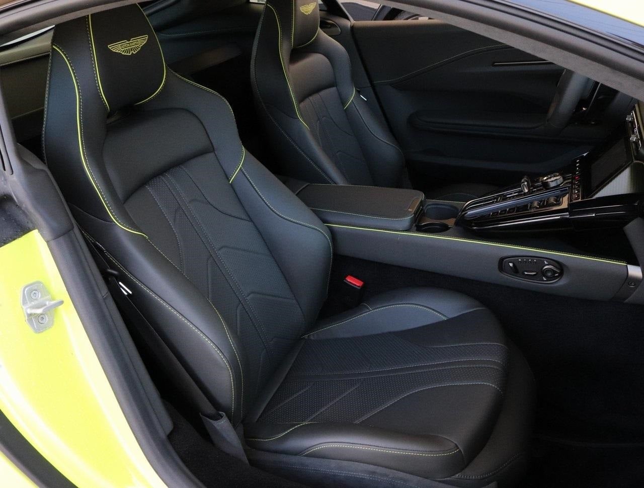 2025 Aston Martin Vantage Base