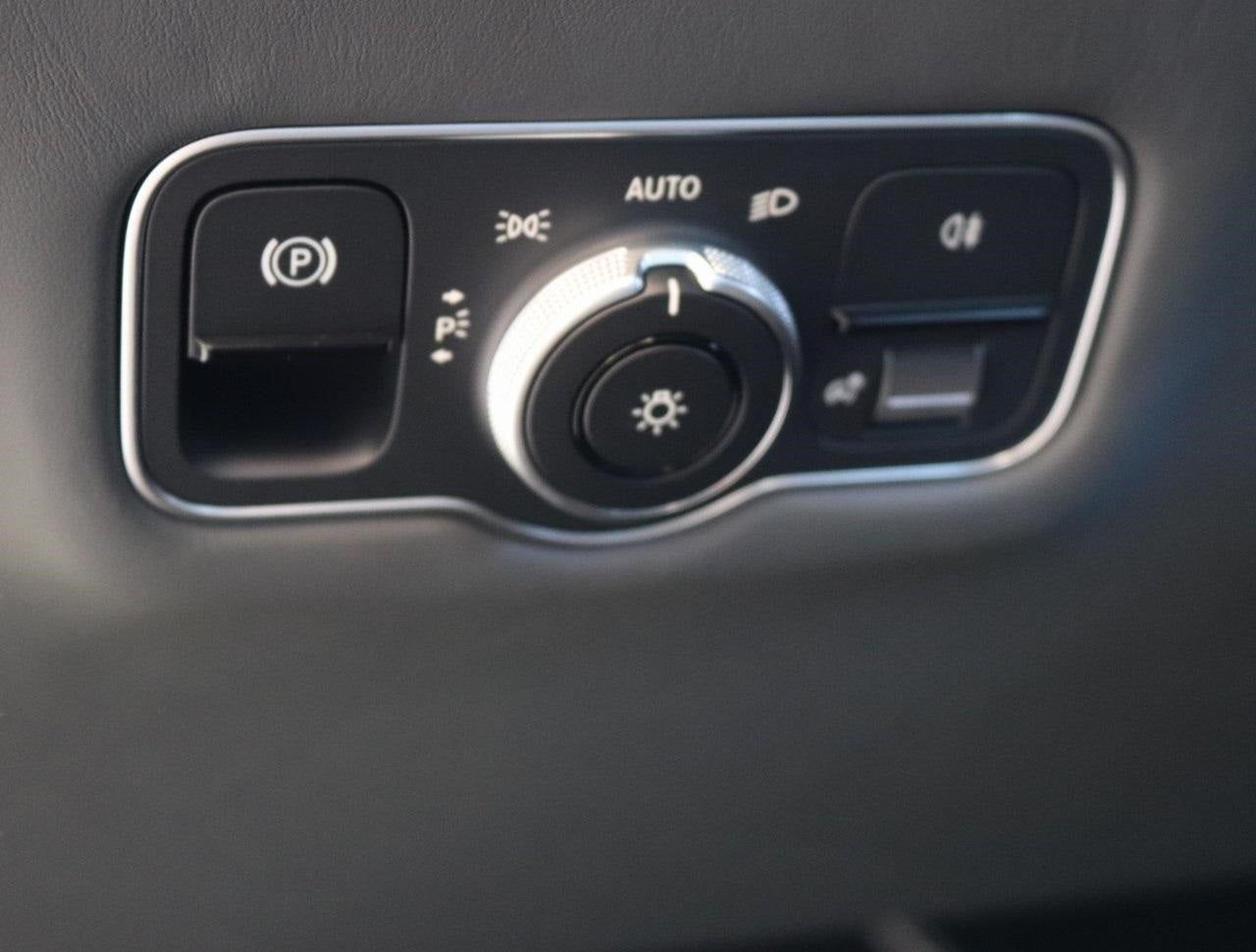 2025 Aston Martin Vantage Base