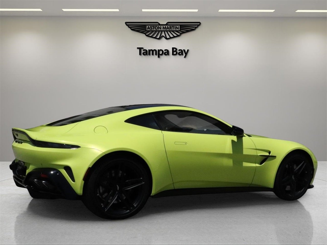 2025 Aston Martin Vantage Base