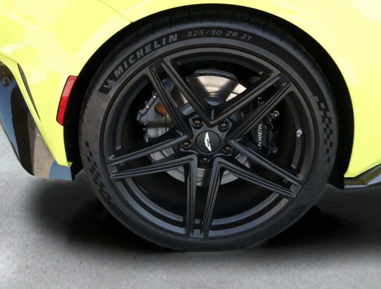 2025 Aston Martin Vantage Base