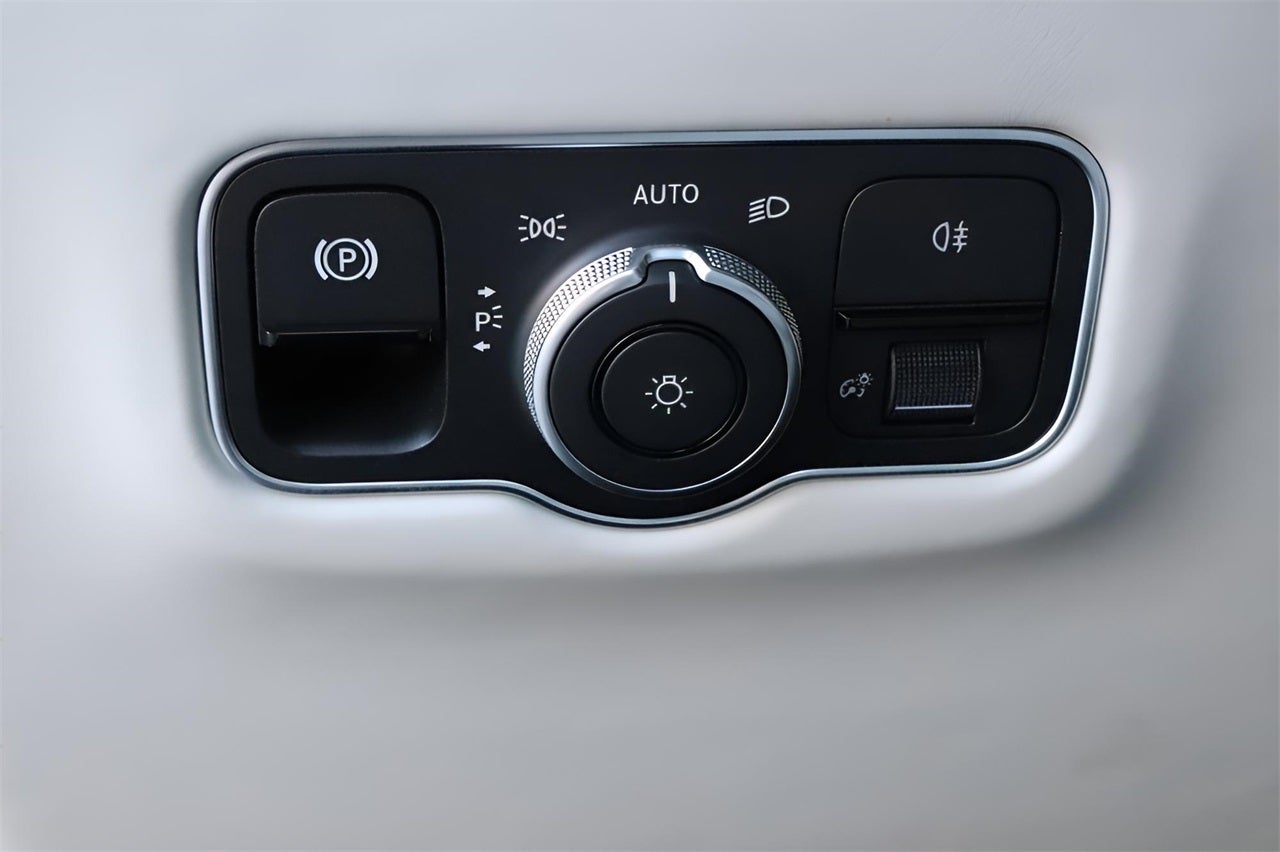 2026 Aston Martin Vantage Base