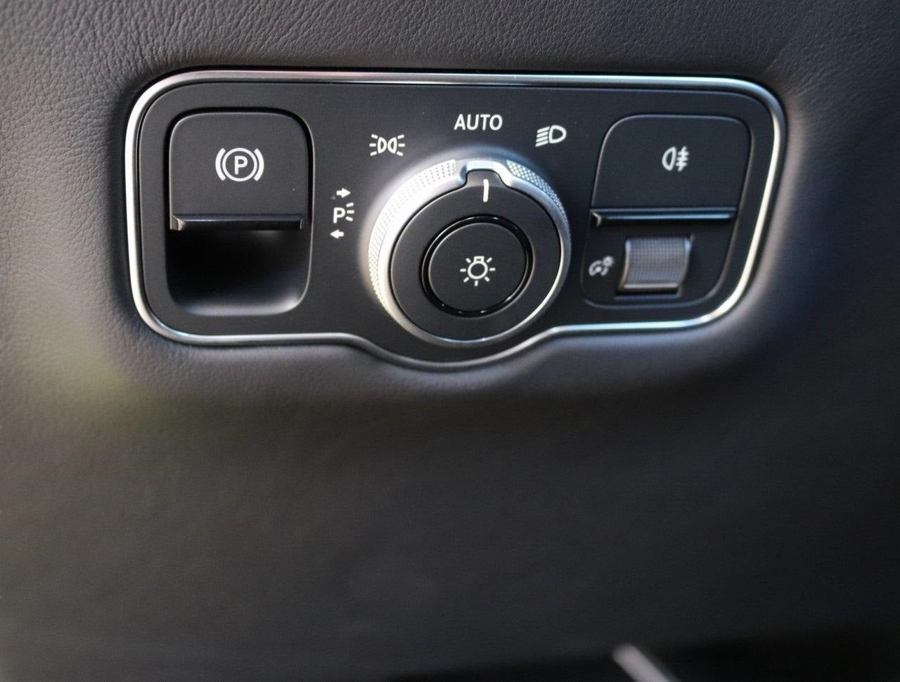 2025 Aston Martin Vantage Base