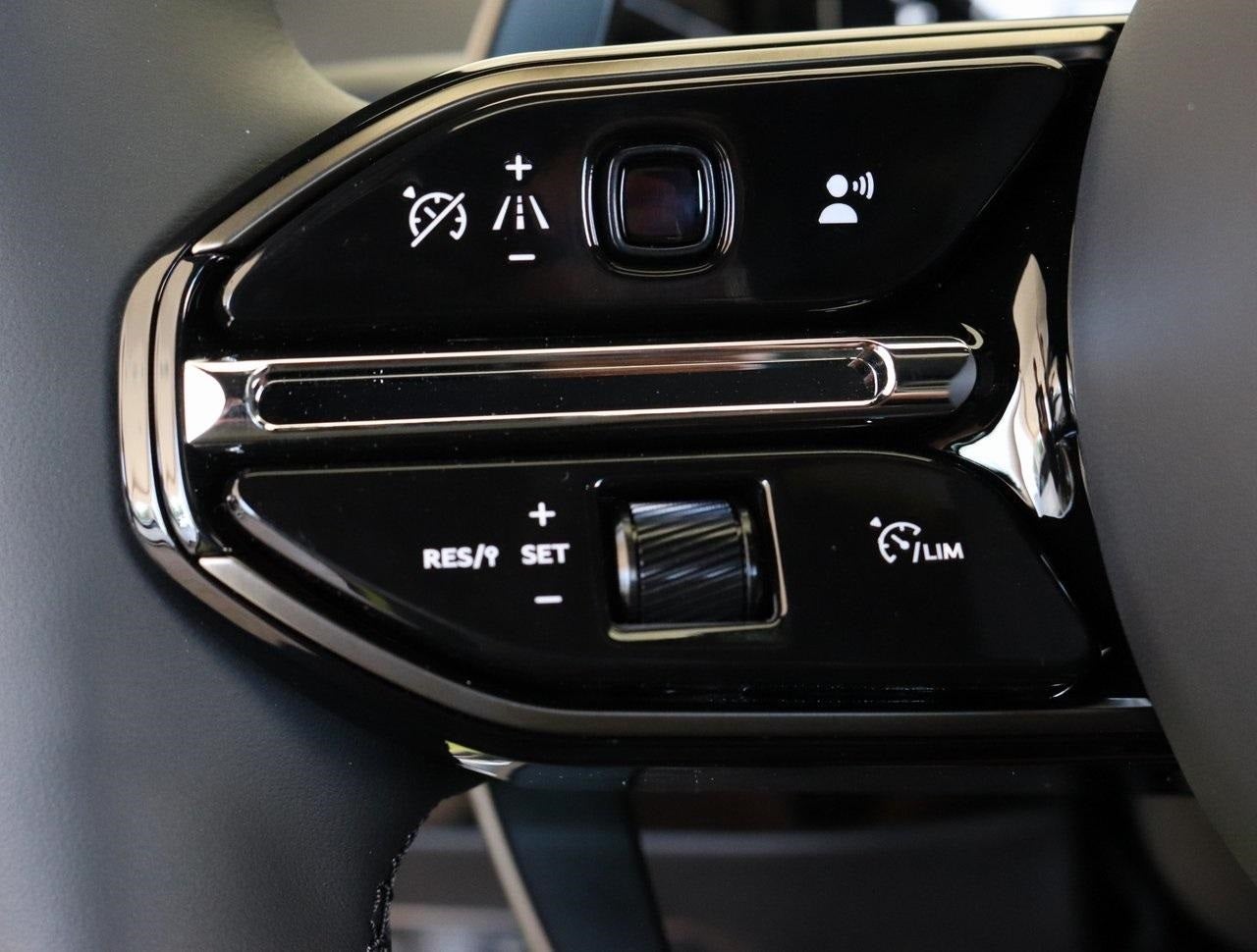 2025 Aston Martin Vantage Base