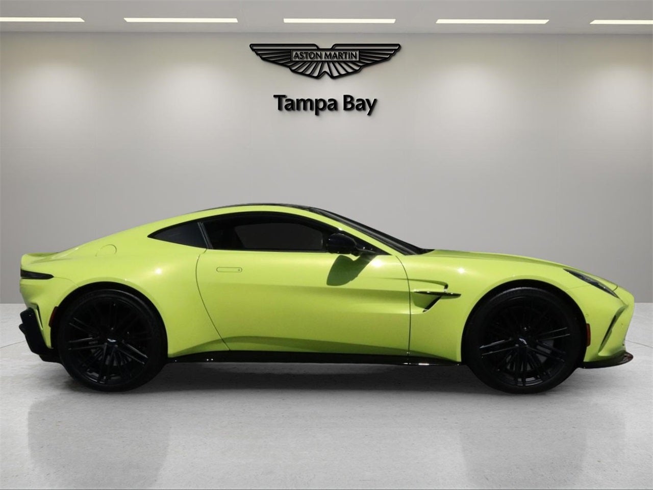 2025 Aston Martin Vantage Base