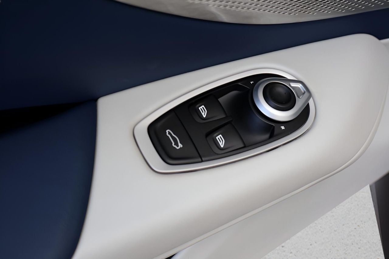 2026 Aston Martin Vantage Base